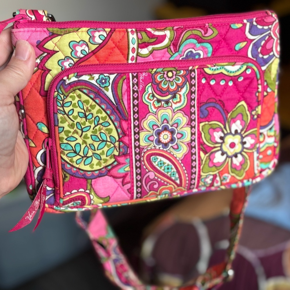 👀Like New👀 Vera Bradley Pink & Purple Paisley Floral Cross Body Purse